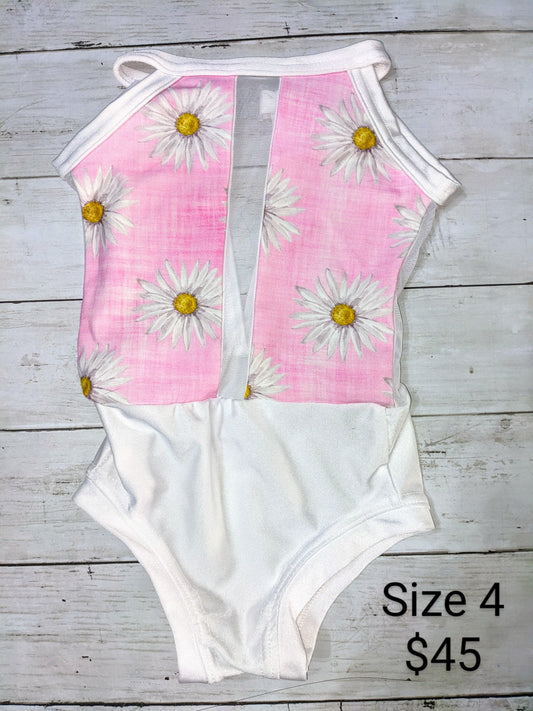 Size 4- Daisy Leo