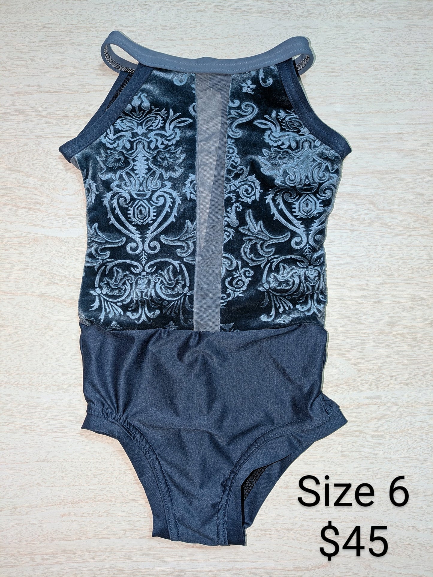 Size 6- Ornate Velvet Leo